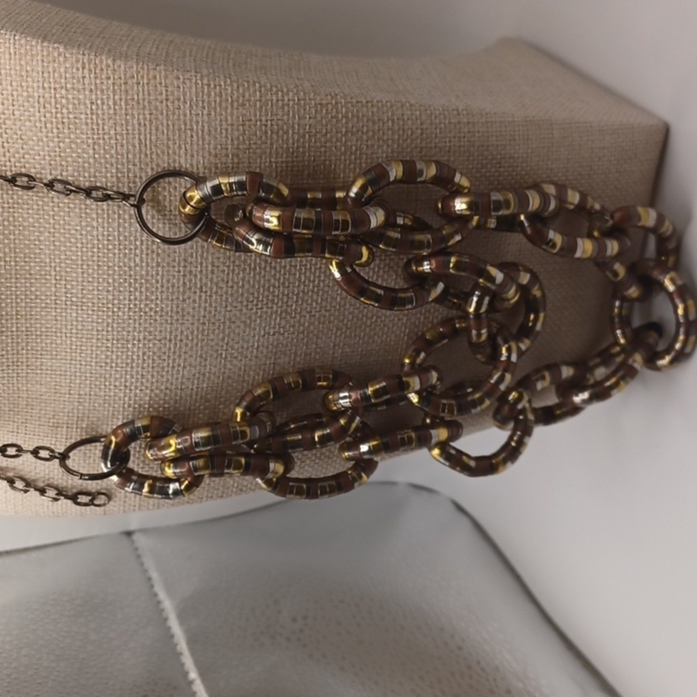 Metal tone Necklace - Picture 2 of 5